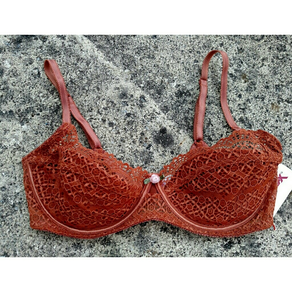 NWT Intimately Free demi bra. Size 34D